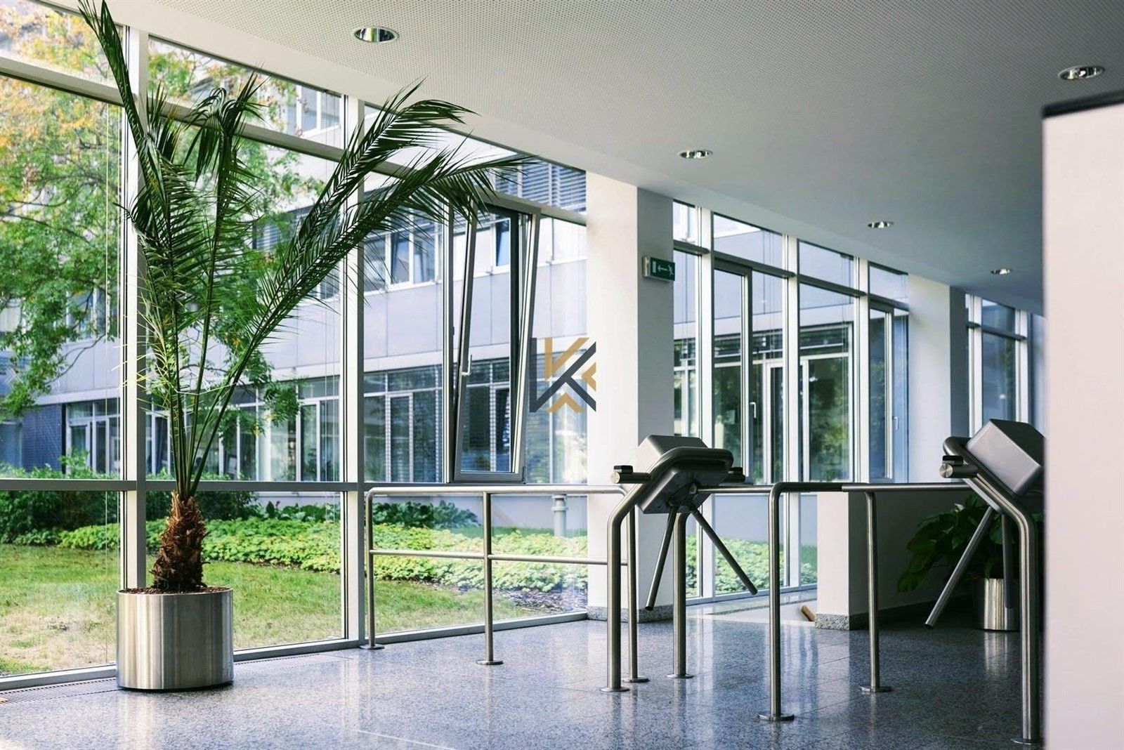 Pronájem kancelář - Pekařská, Praha, 302 m²