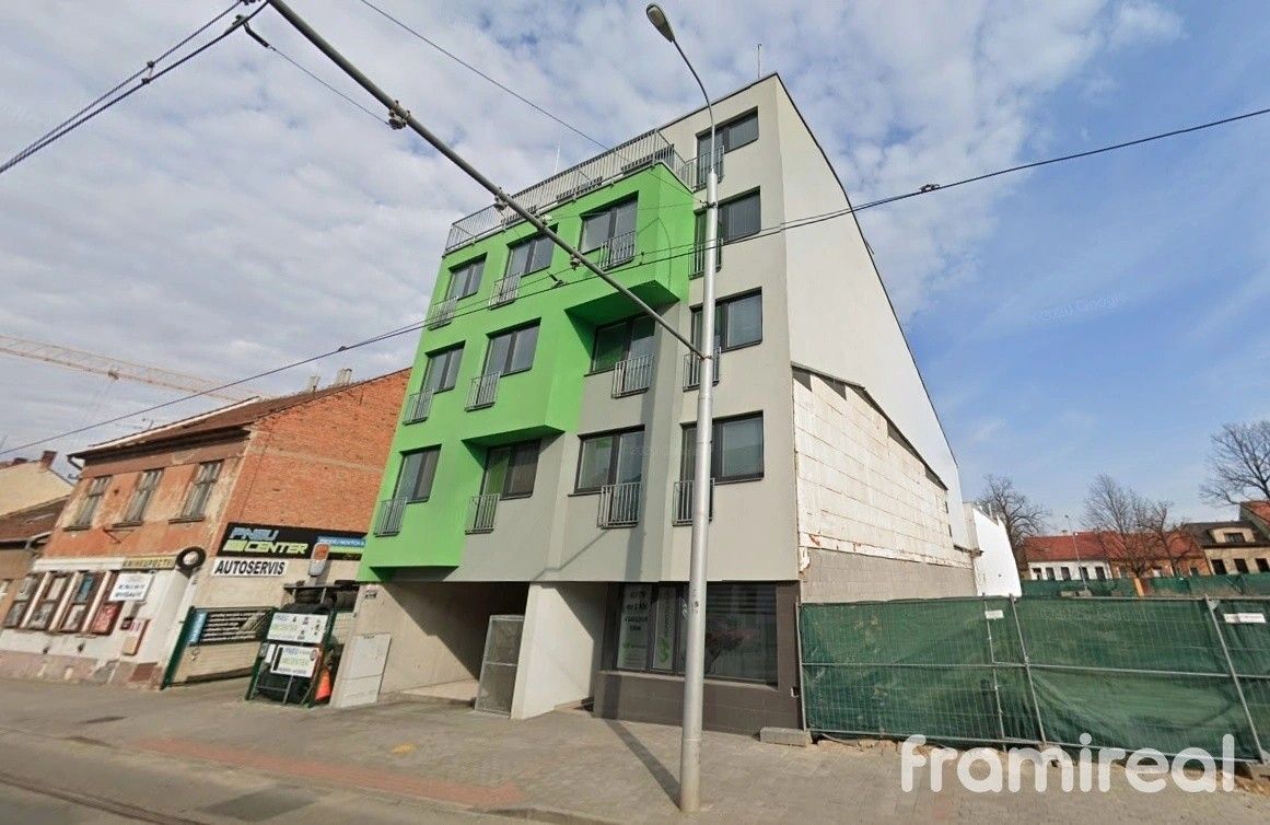 Garáže, Brno, 615 00