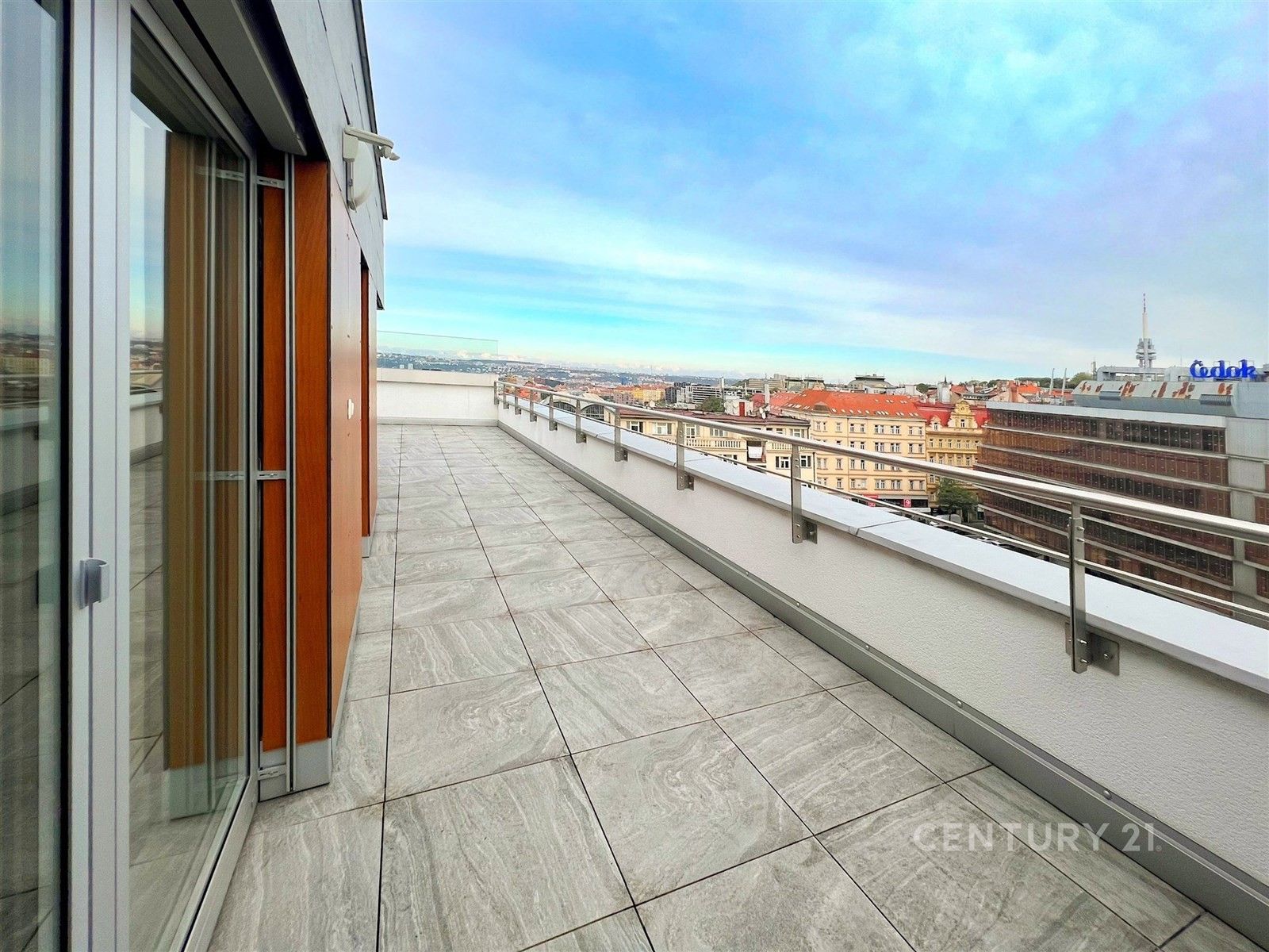 Pronájem byt 2+kk - Rubešova, Praha, 63 m²