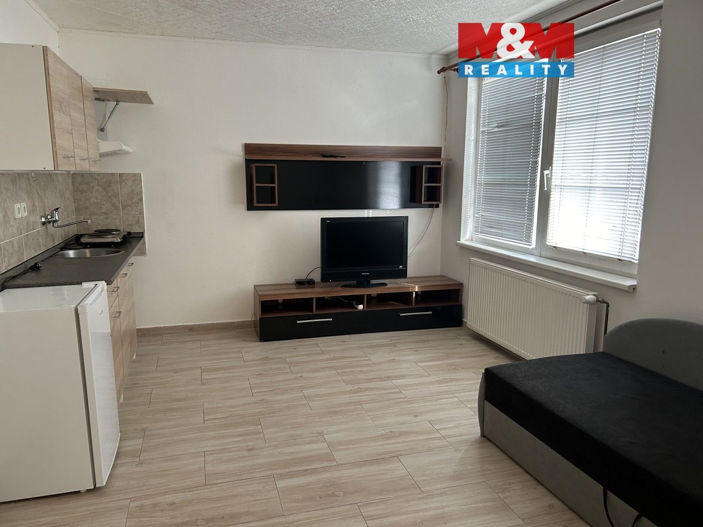 1+kk, Na Poříčí, Králův Dvůr, 16 m²