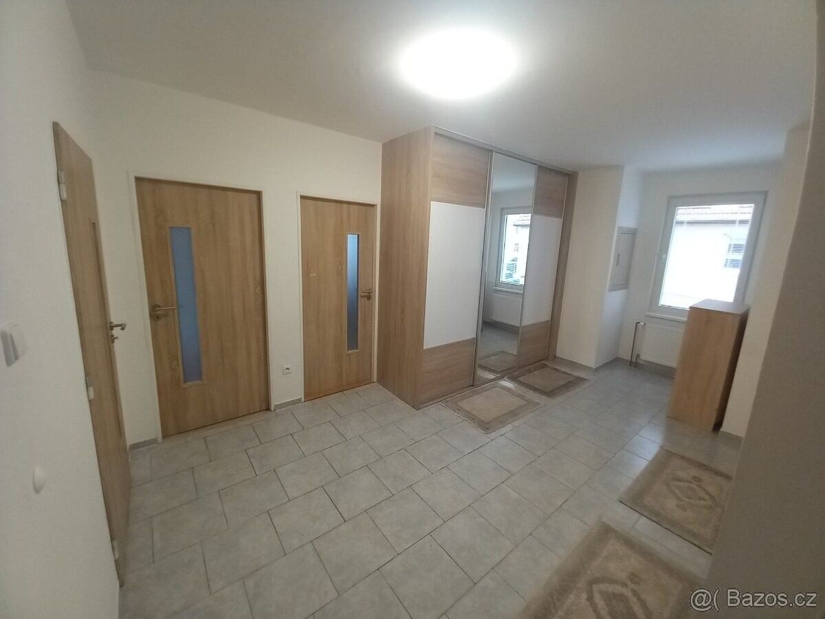 Pronájem byt - Úžice u Kralup nad Vltavou, 277 45