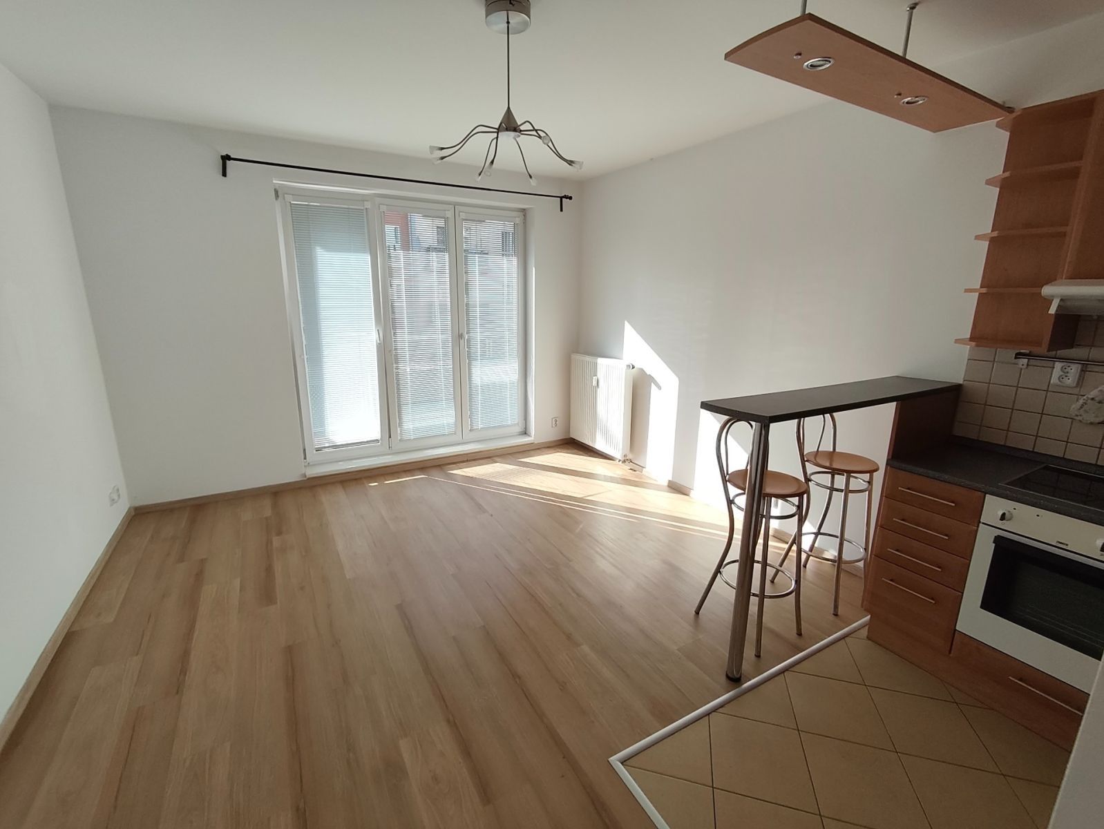 Pronájem byt 1+kk - Mikanova, Praha - Záběhlice, 30 m² - 2