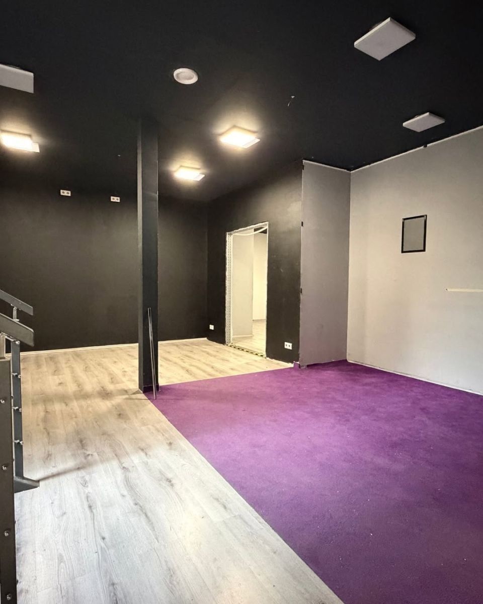 Pronájem obchodní prostory - Na Harfě, Praha - Vysočany, 1 000 m² - 5