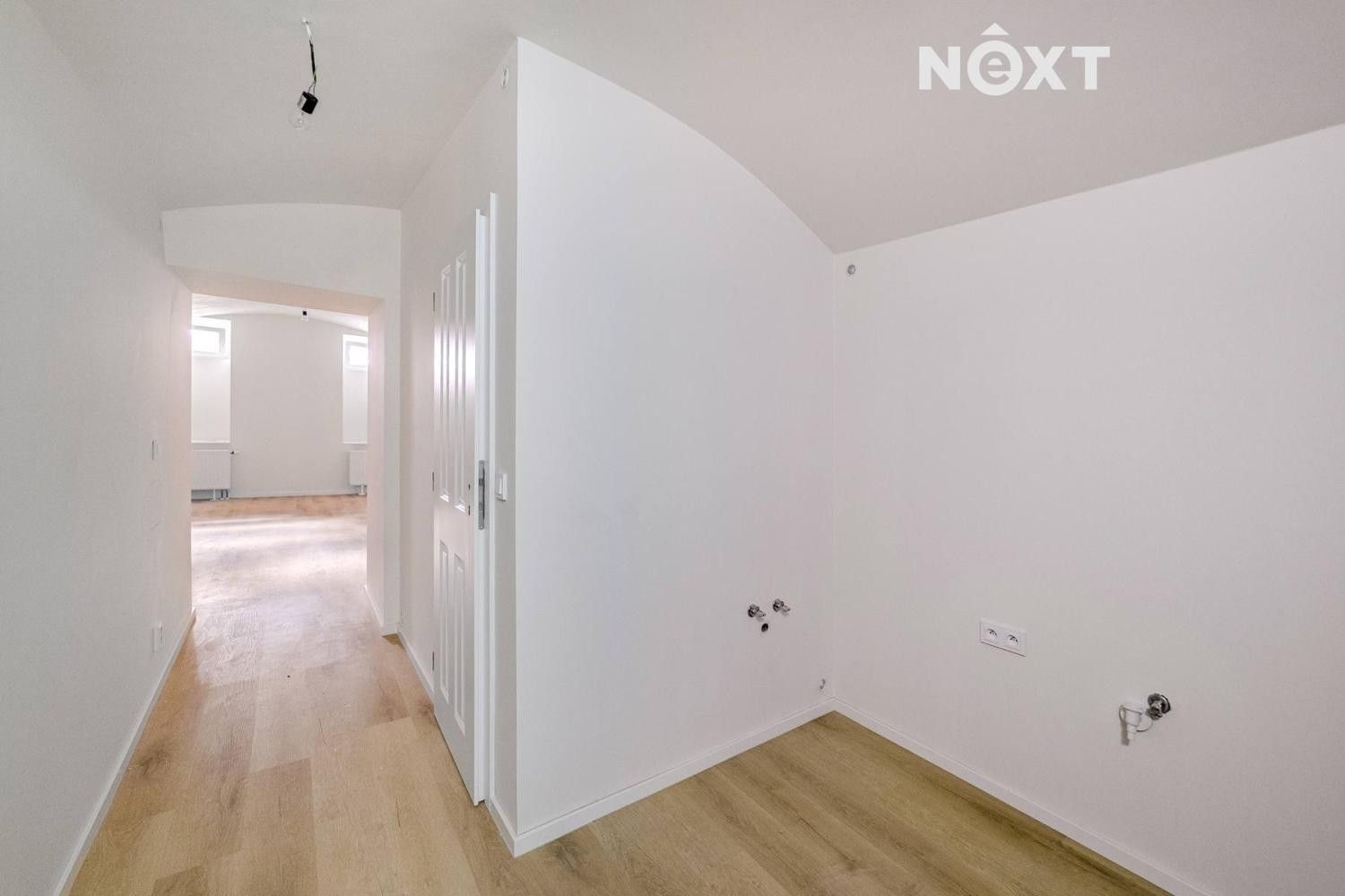 1+kk, Velehradská, Praha, 33 m²