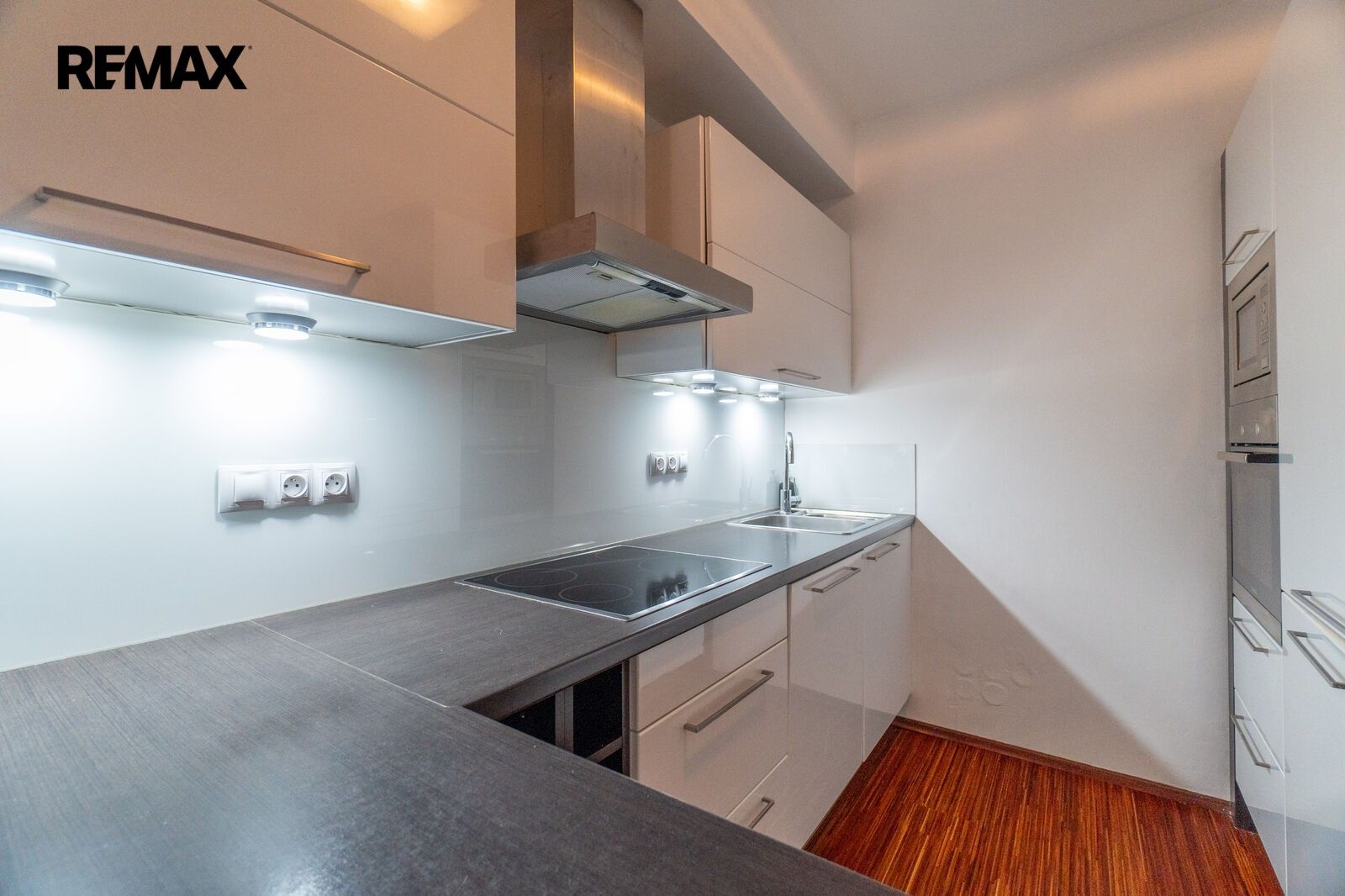Byt 2+kk · 56 m² · Kabešova 943, Praha Vysočany - 3