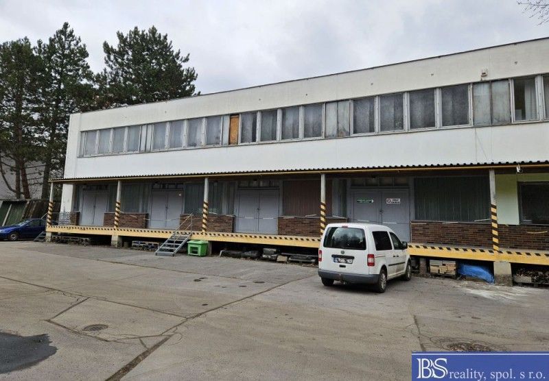 Sklady, U Krematoria, Ústí nad Labem, 990 m²