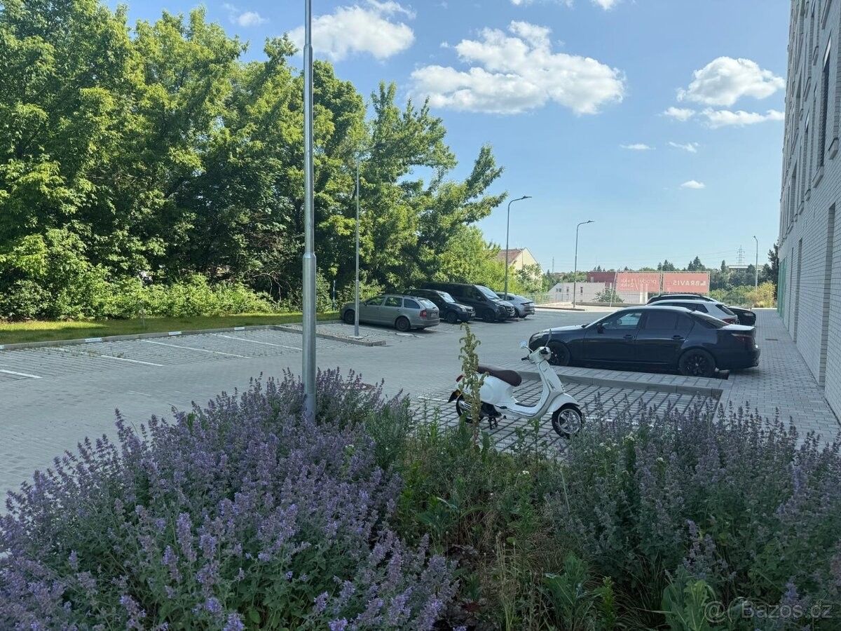 Garáže, Brno, 602 00