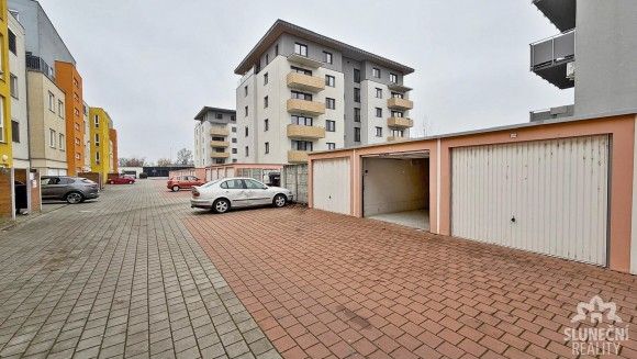 Garáže, Uherské Hradiště, 686 05