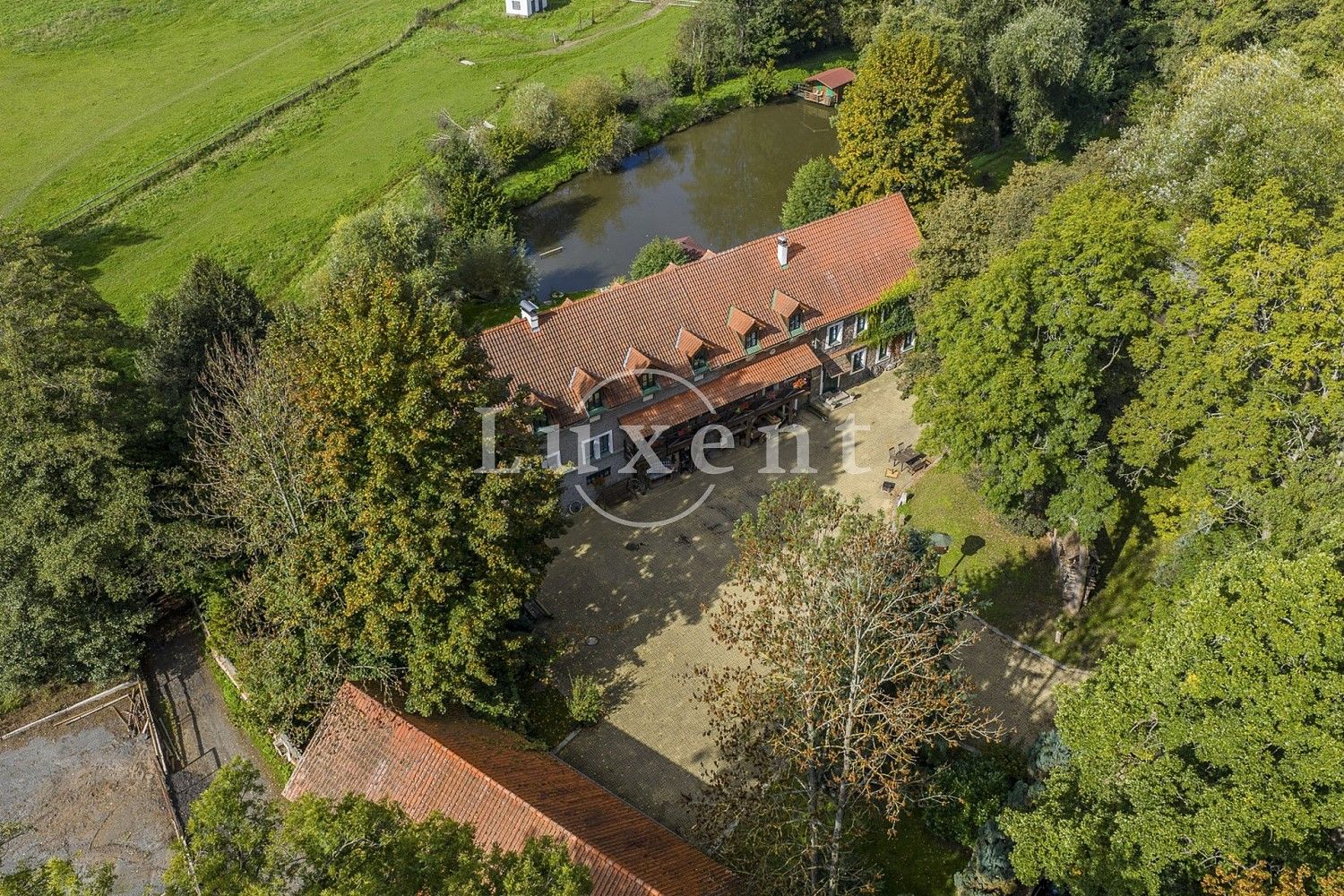 Komerční nemovitost, 1 700 m²