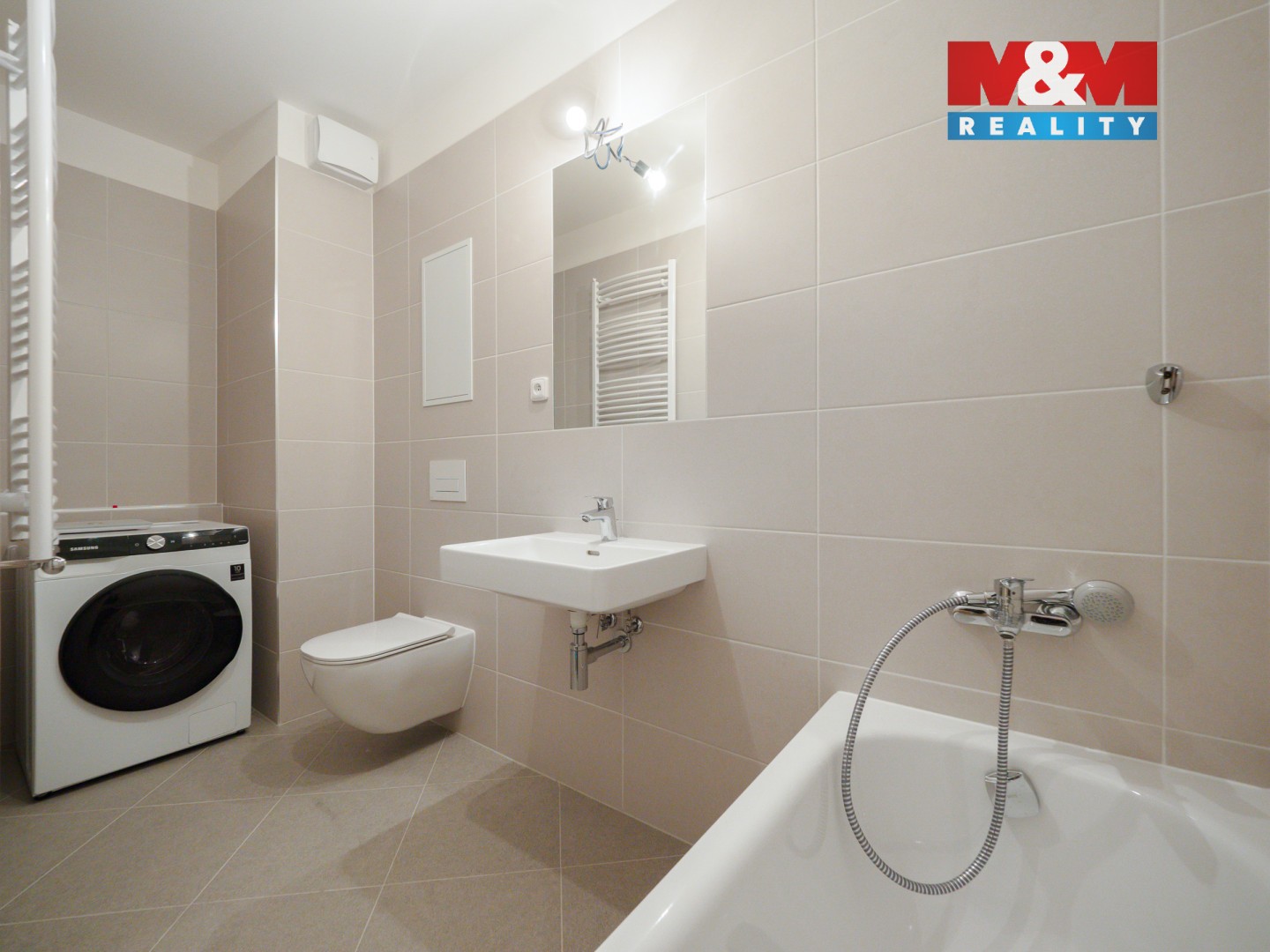 Byt 2+kk · 56 m² · Čakovická, Praha - 4