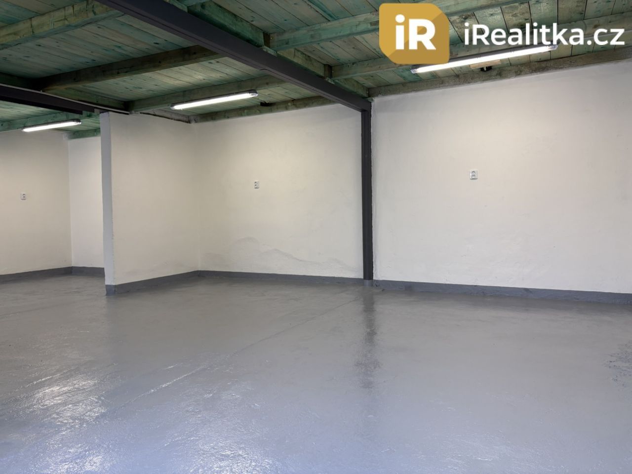 Garáže, Bartošova, Ostrava, 57 m²