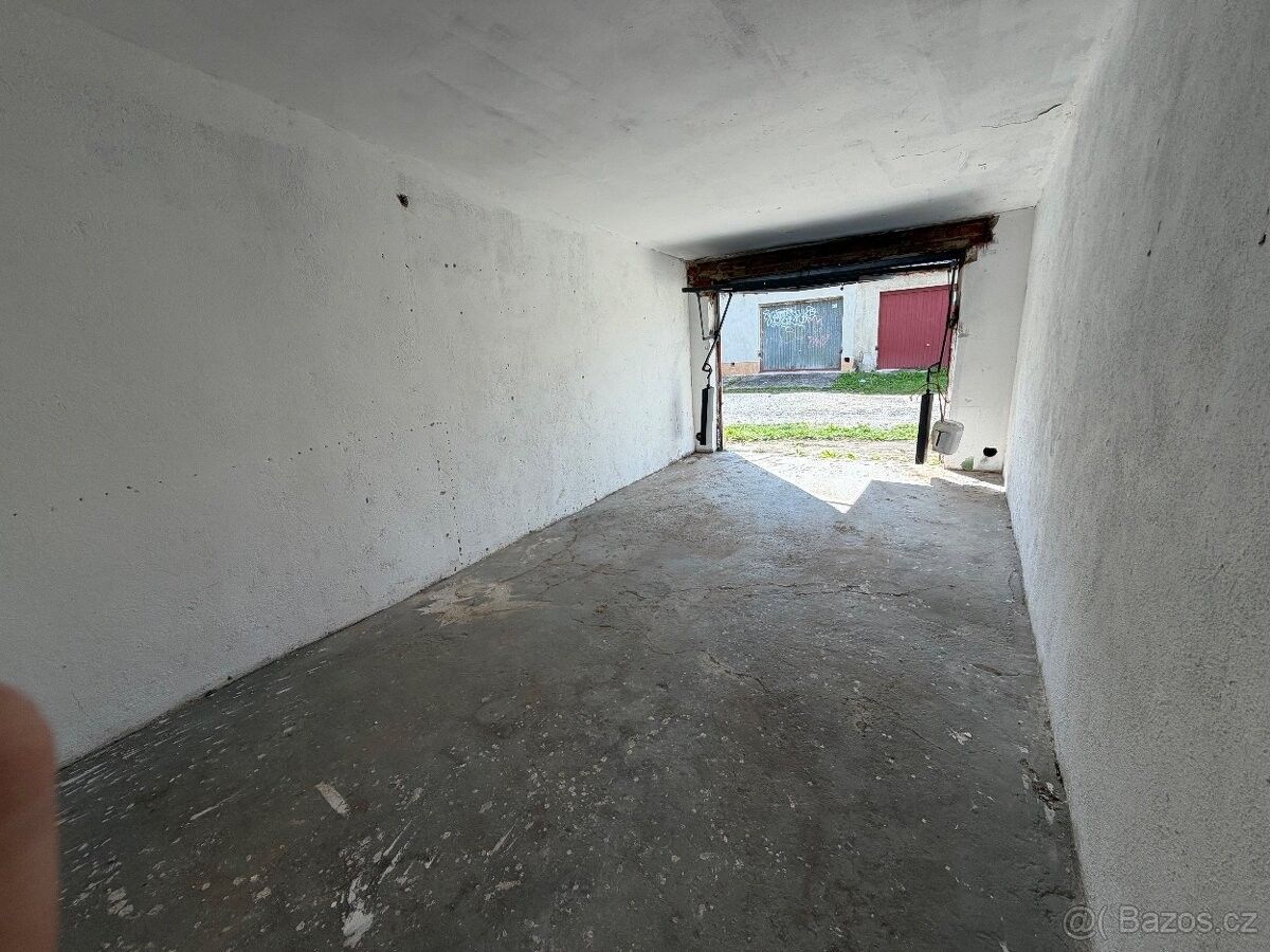 Garáže, Cheb, 350 02 - 2