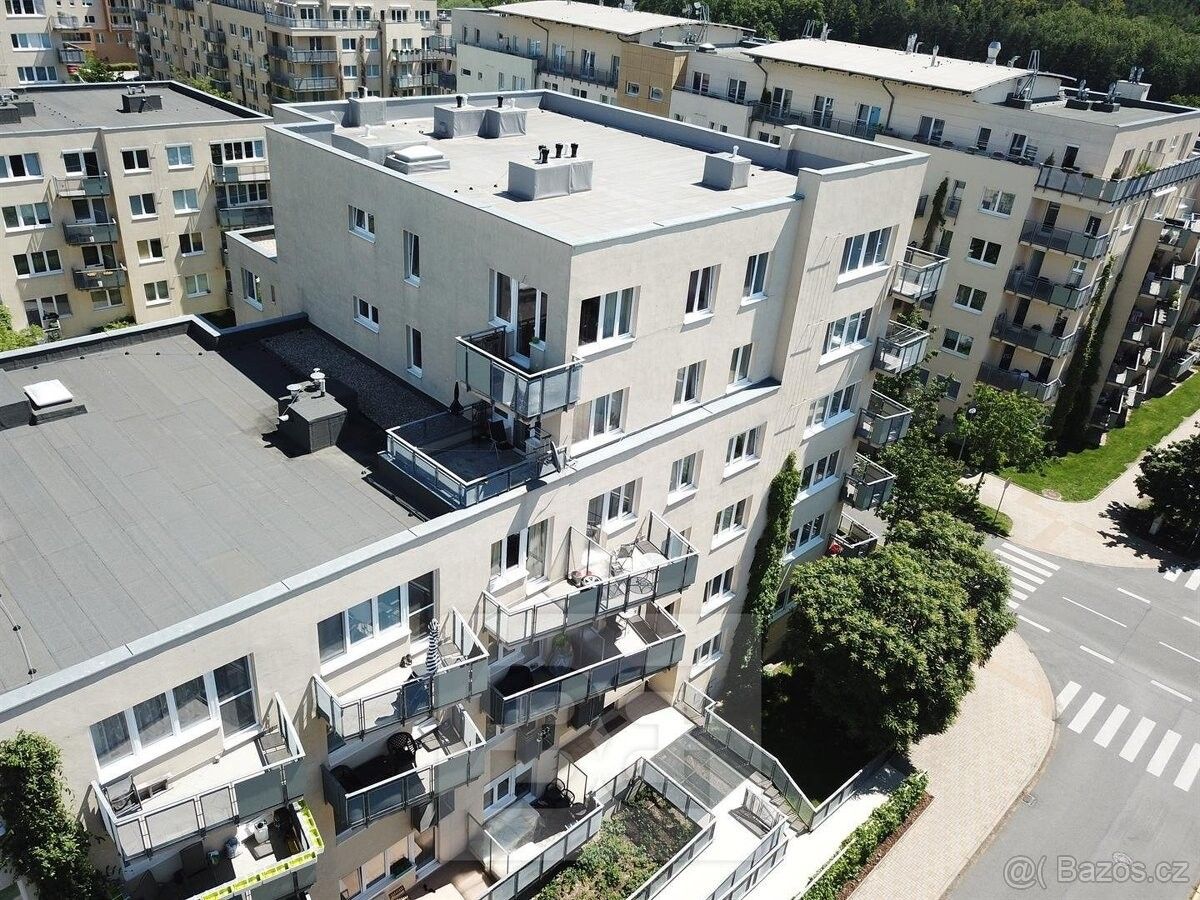 Garáže, Praha, 102 00