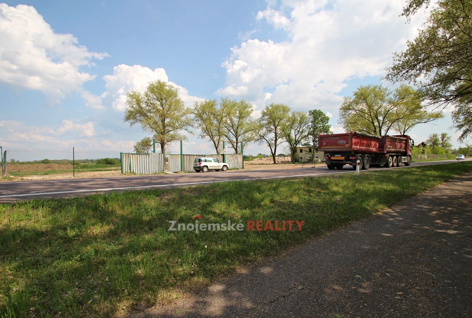 Pronájem komerční pozemek - Hevlín
