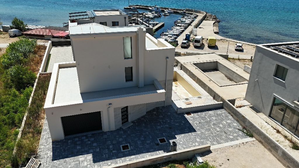 Prodej rodinný dům - 987 66, Zahraničí