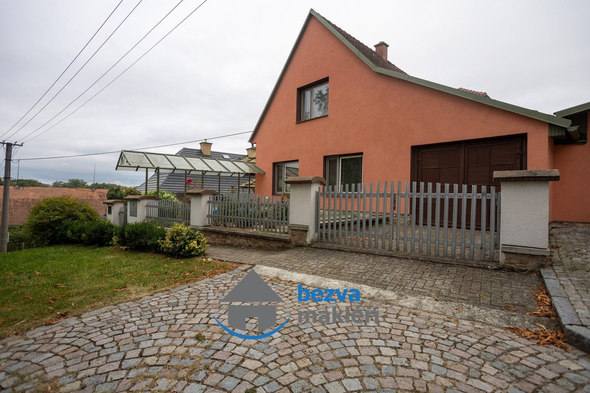 Prodej rodinný dům - Jenišovice, 359 m²