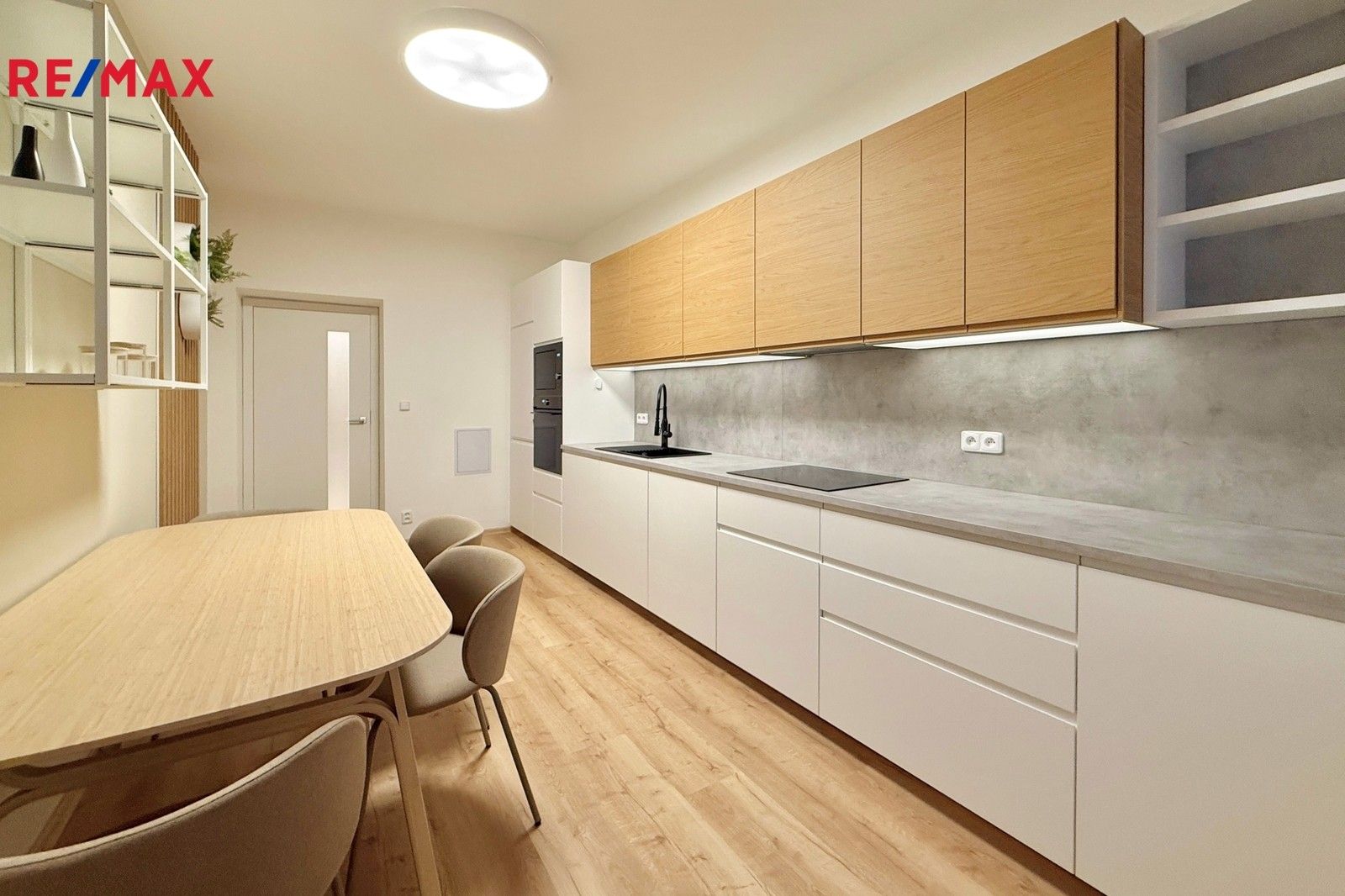 Pronájem byt 1+1 - Na hlídce 2410, Praha, 58 m²