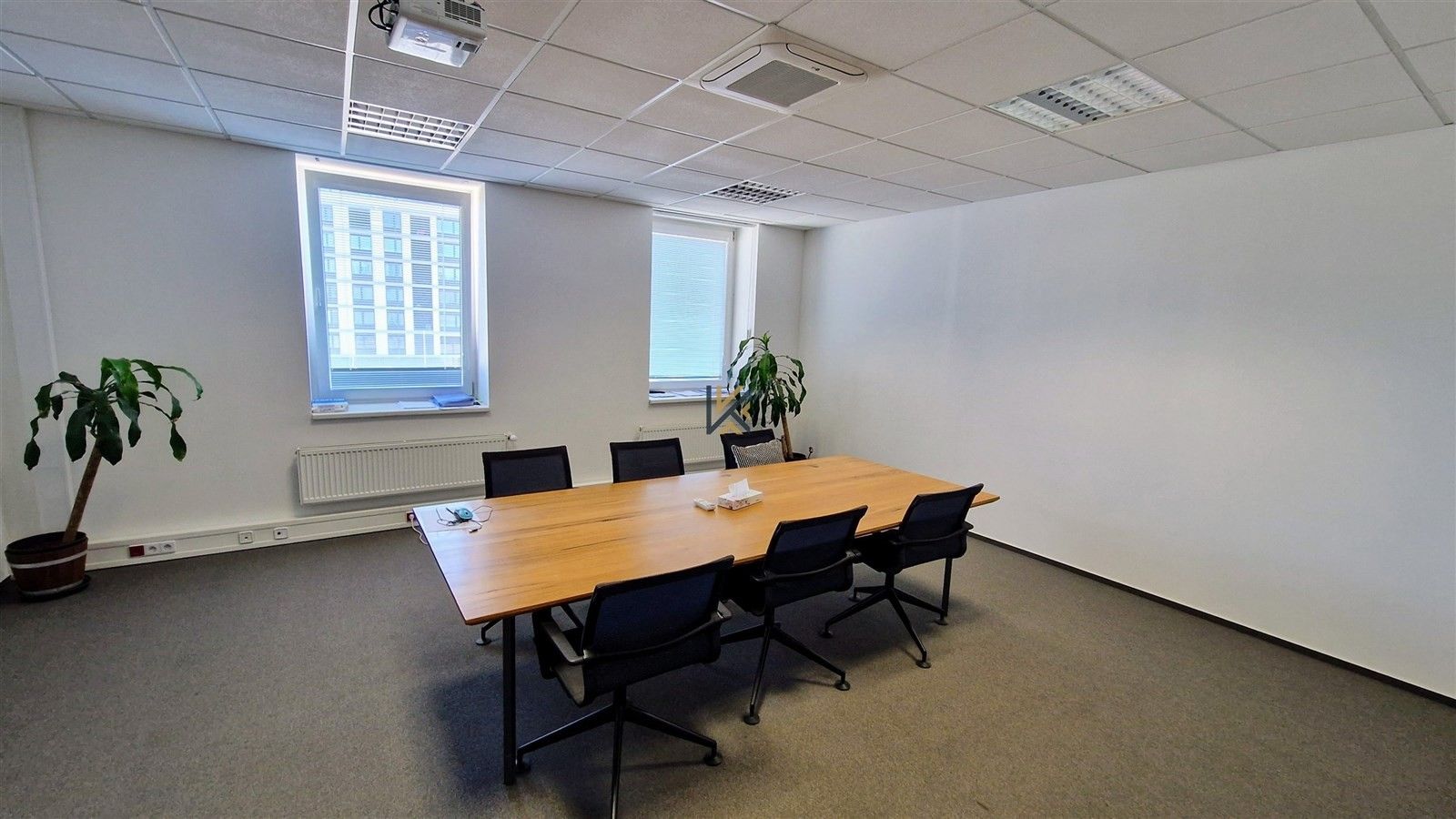 Pronájem kancelář - Kolbenova, Praha, 197 m²