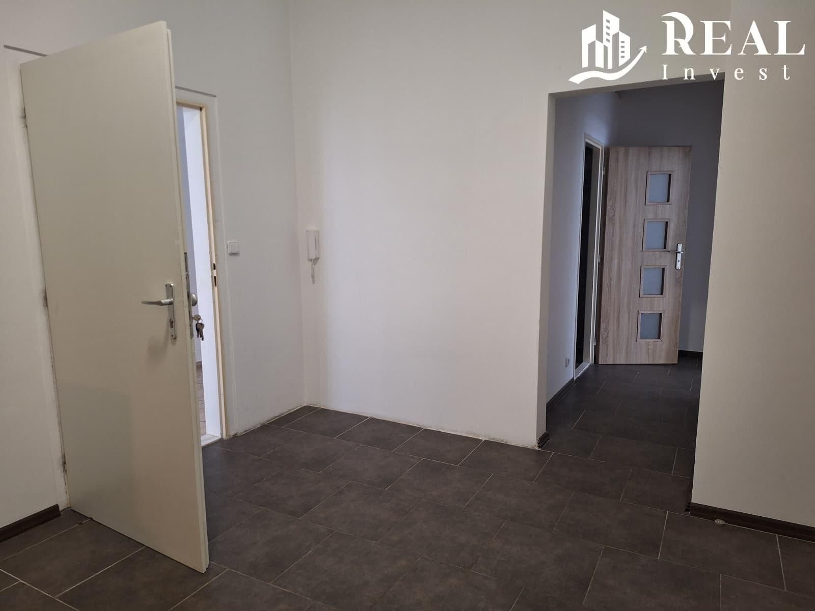 Pronájem byt 2+1 - nám. 8. května, Meziboří, 50 m²