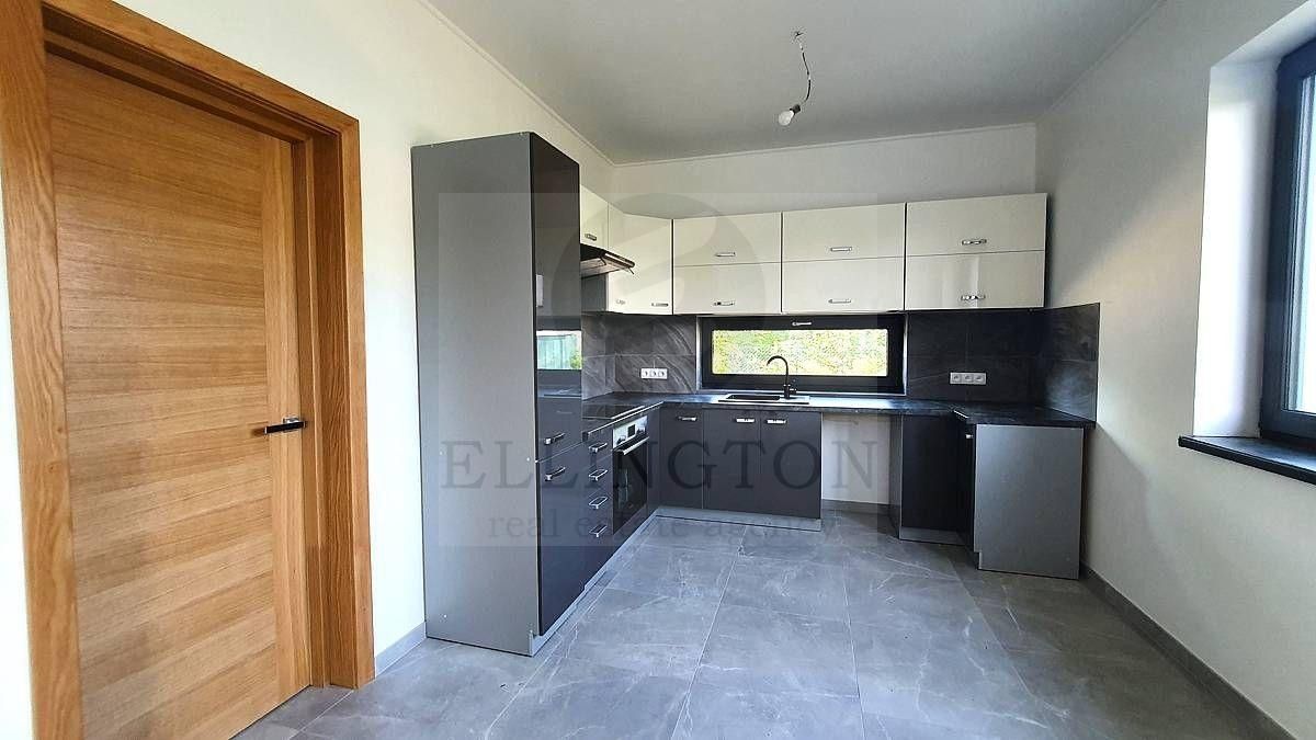 Pronájem rodinný dům - Příčná, Ohrobec, 226 m²