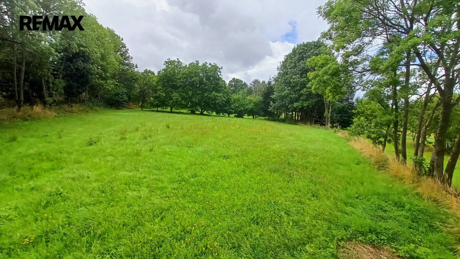 Pozemek pro bydlení, 1 913 m²