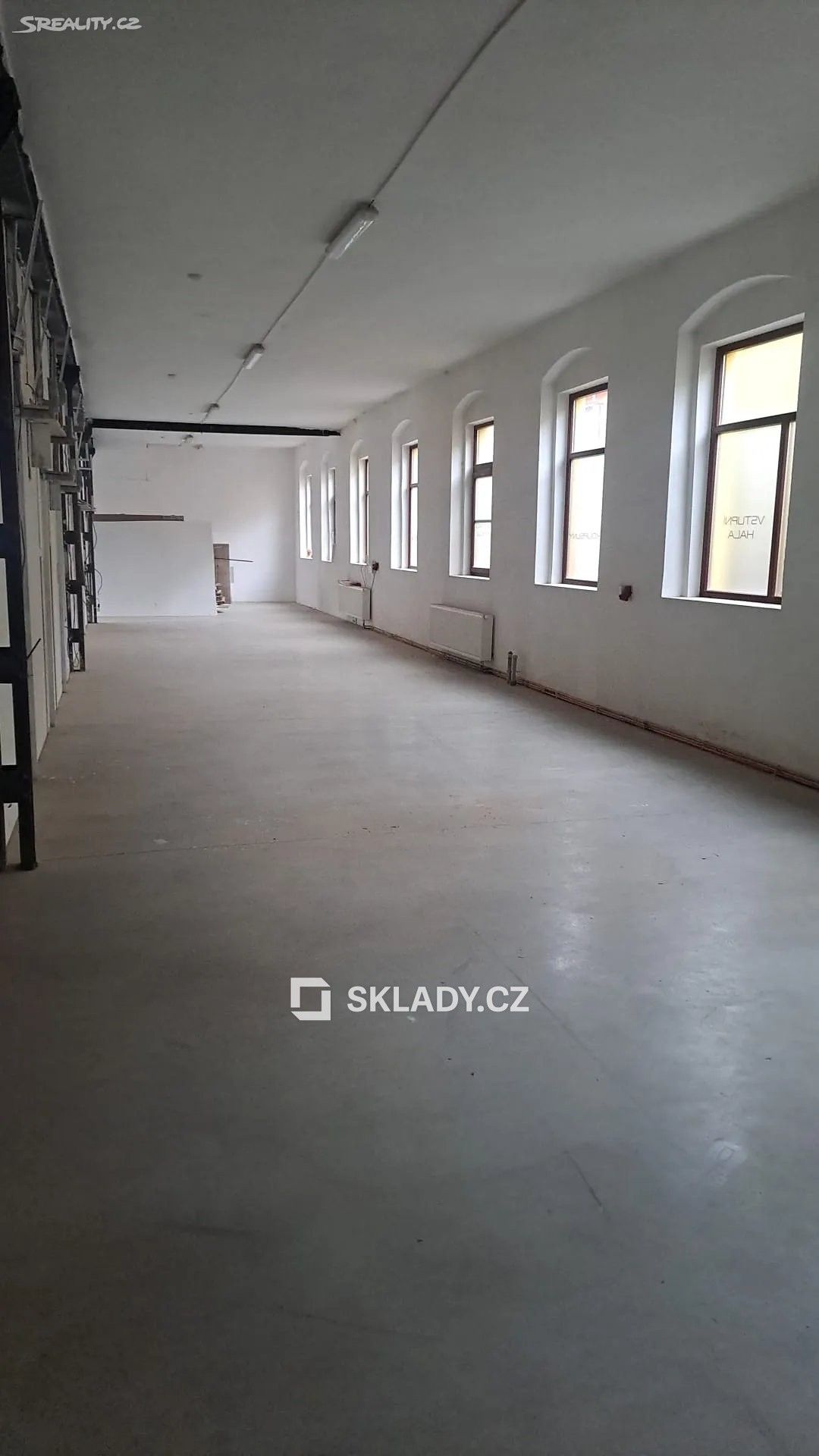 Sklad · 400 m² · Cheb - 3