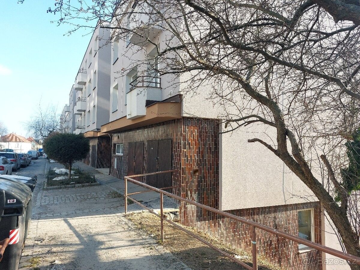 Prodej garáž - Praha, 160 00