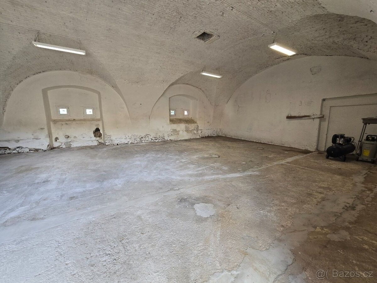 Pronájem sklad - Korno, 267 27