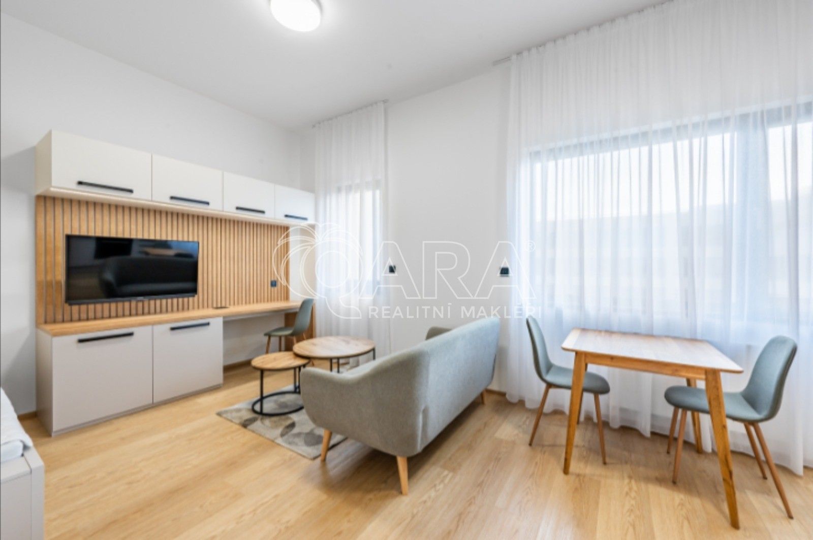 Pronájem byt 1+kk - Pobřežní, Praha, 35 m²