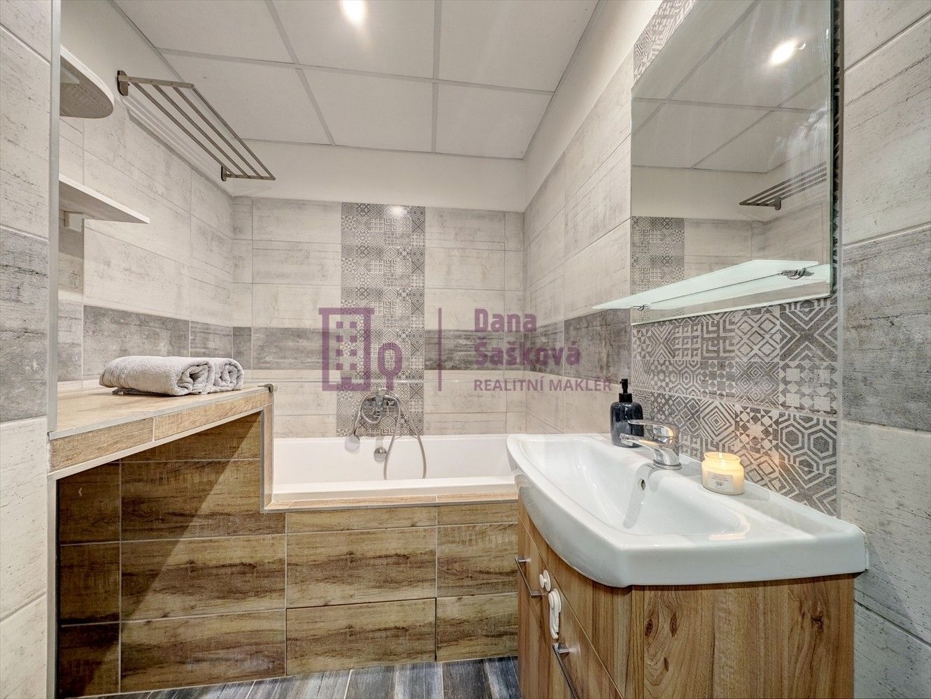 Pronájem byt 2+1 - sídliště Vajgar, Jindřichův Hradec, 62 m²