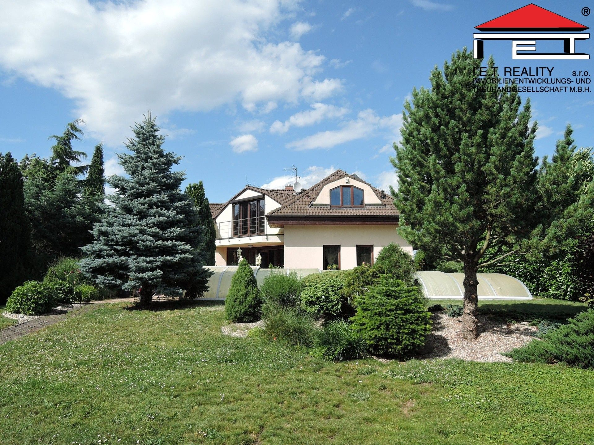 Rodinné domy, Silnička, Křenice, 244 m²