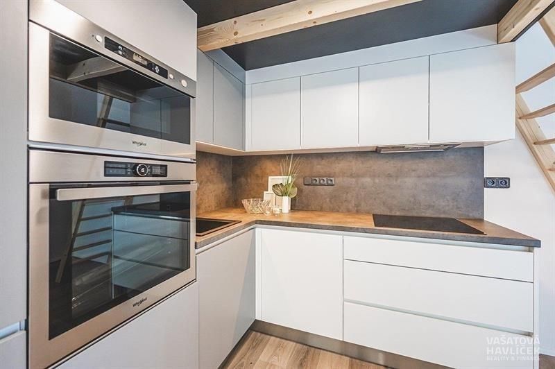 Pronájem byt 1+kk - Zelená, Hradec Králové, 33 m²