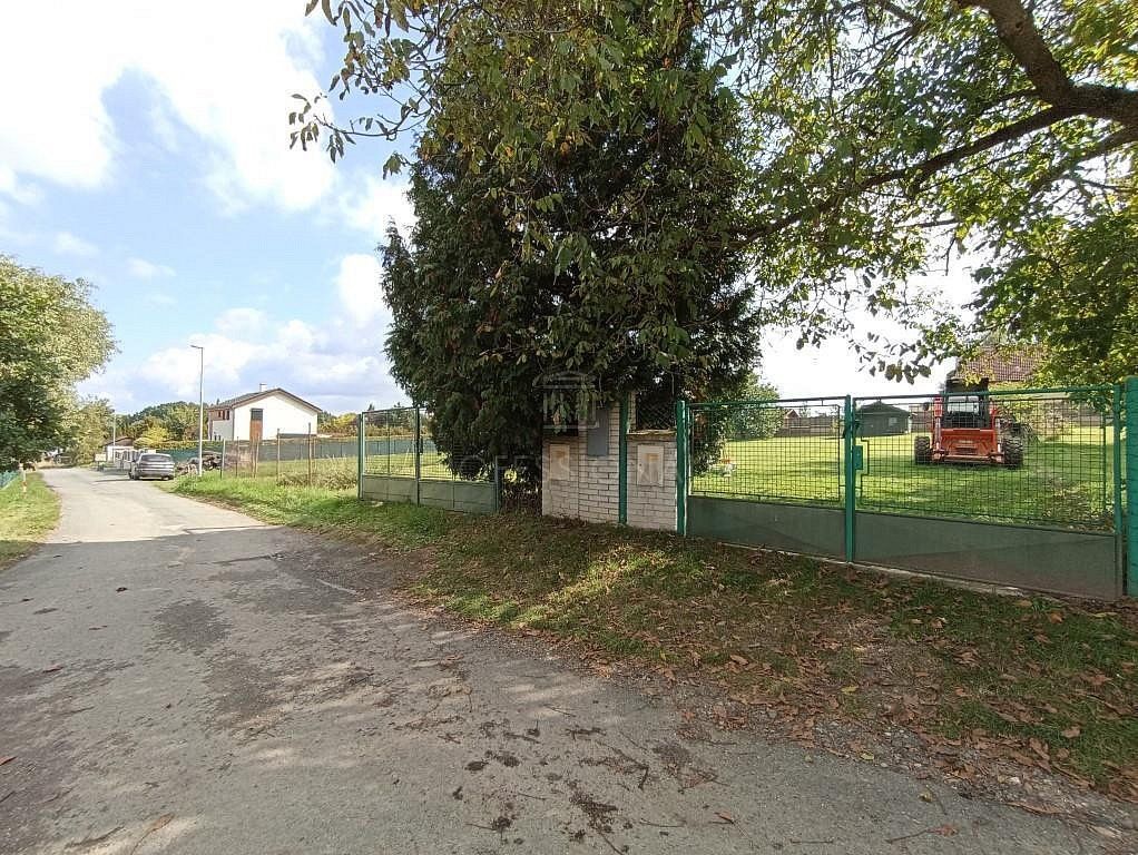 Prodej komerční pozemek - Radějovice - Olešky, okres Praha-východ - 5