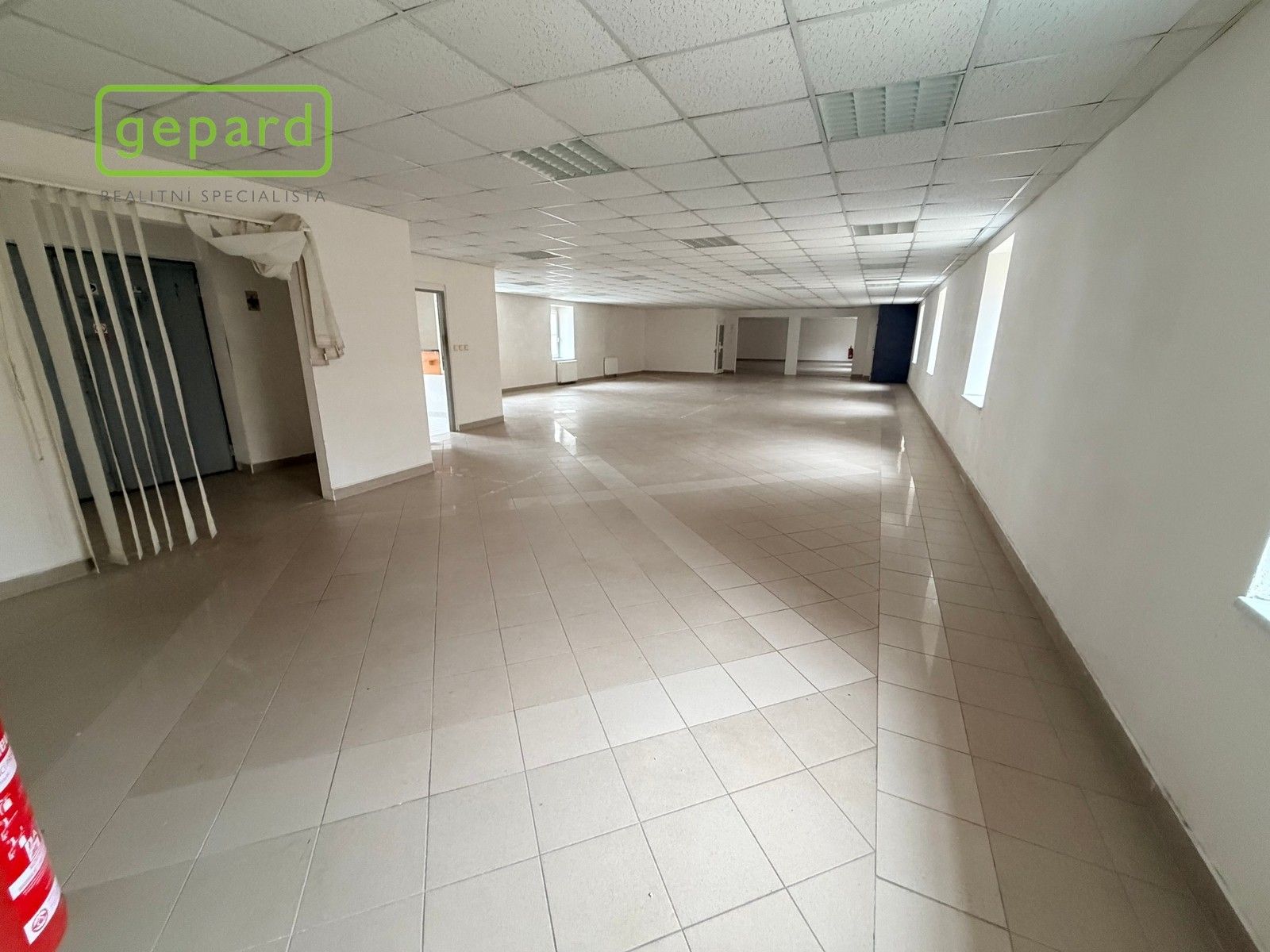 Obchodní prostory, 305 m²