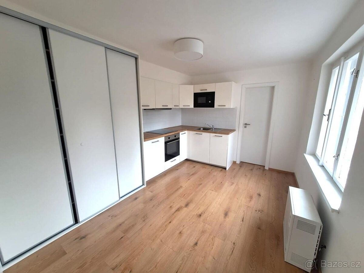 Pronájem byt - Praha, 181 00