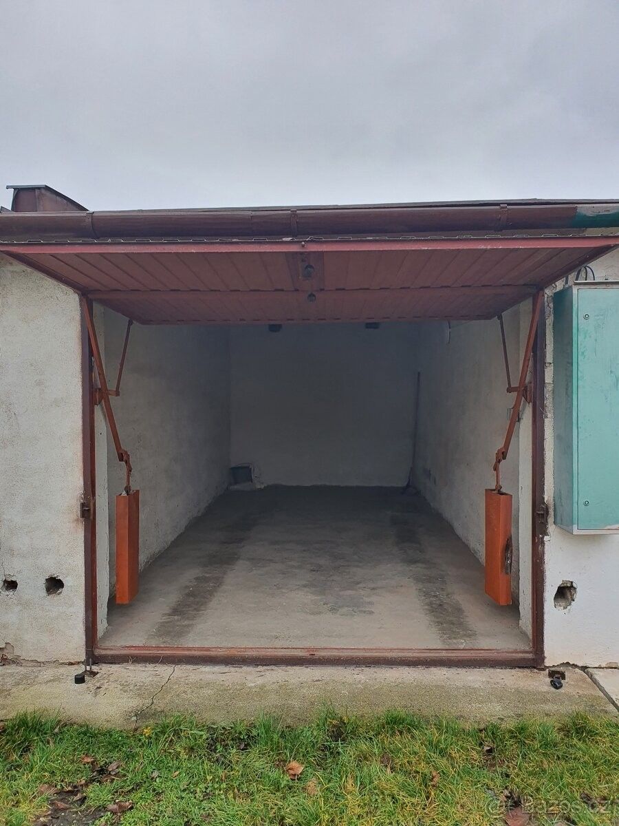 Garáže, Uničov, 783 91