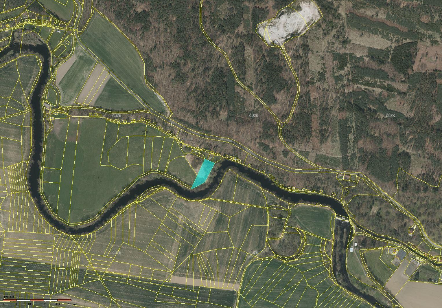 Louka · 3 698 m² · Štěkeň - 3