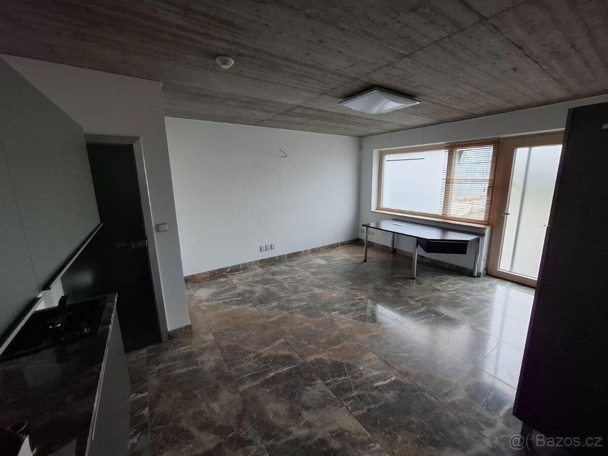 Pronájem obchodní prostory - Brno, 643 00