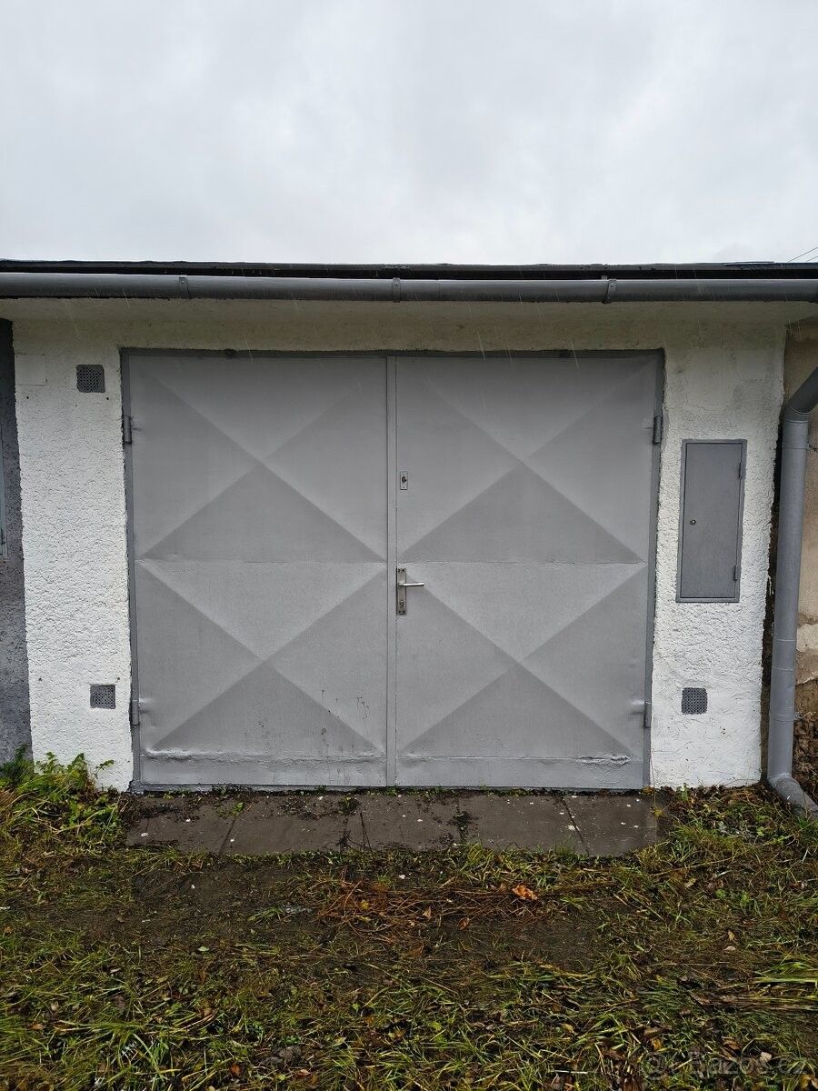 Garáže, Ropice, 739 61