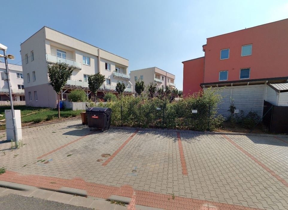 Garáže, Uherský Brod, 688 01