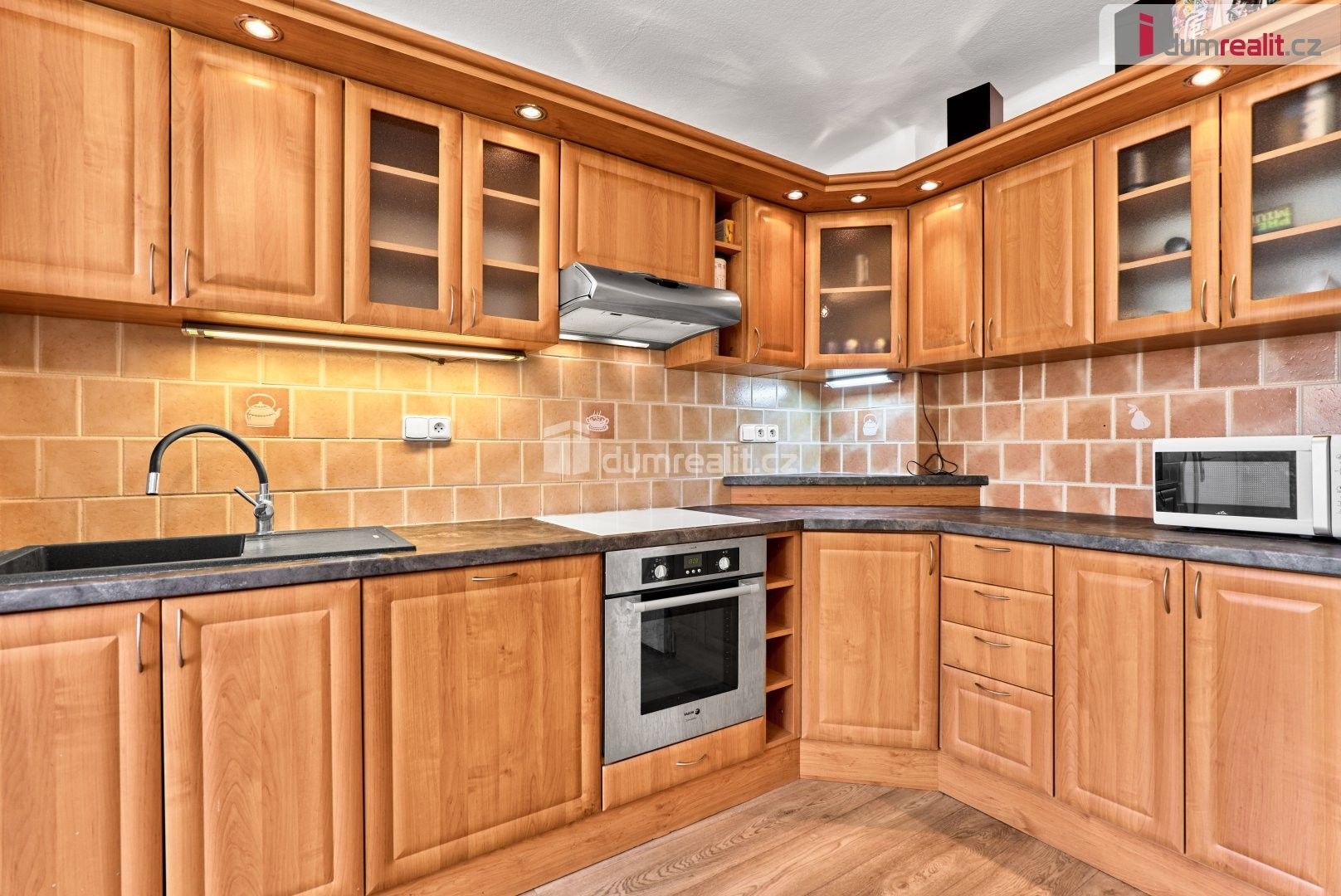 5+1, Lipová, Ostrov, 125 m² - 1