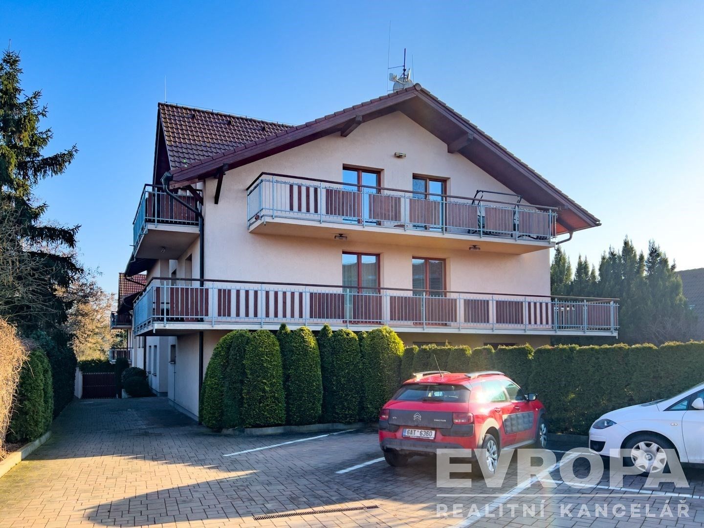 Pronájem byt 1+kk - Starodubečská  , Praha, 40 m²