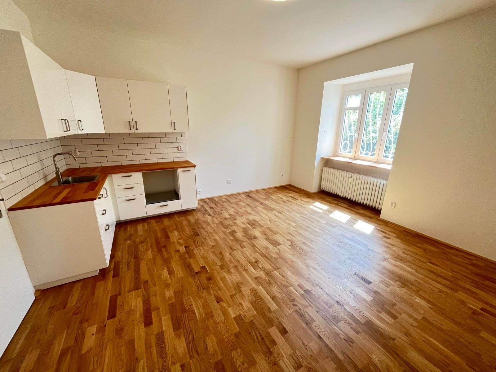 1+kk, 28. pluku, Praha, 30 m² - 2