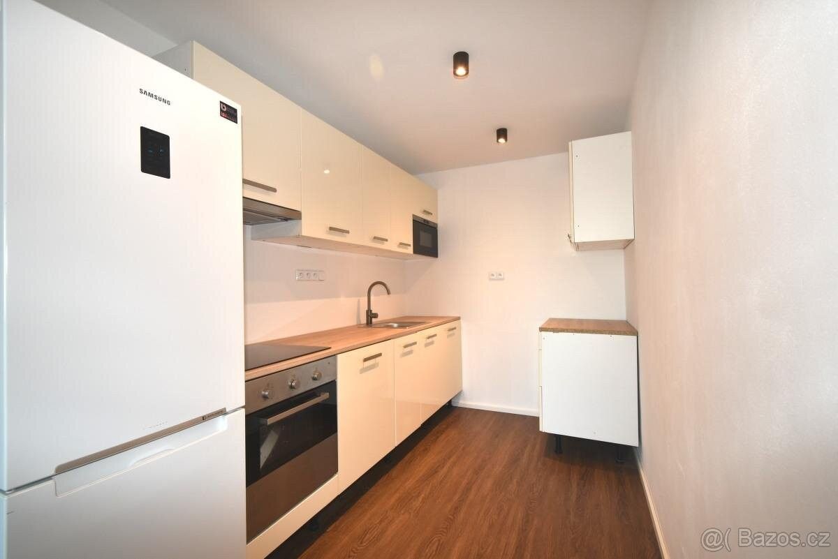 Pronájem byt - Praha, 148 00