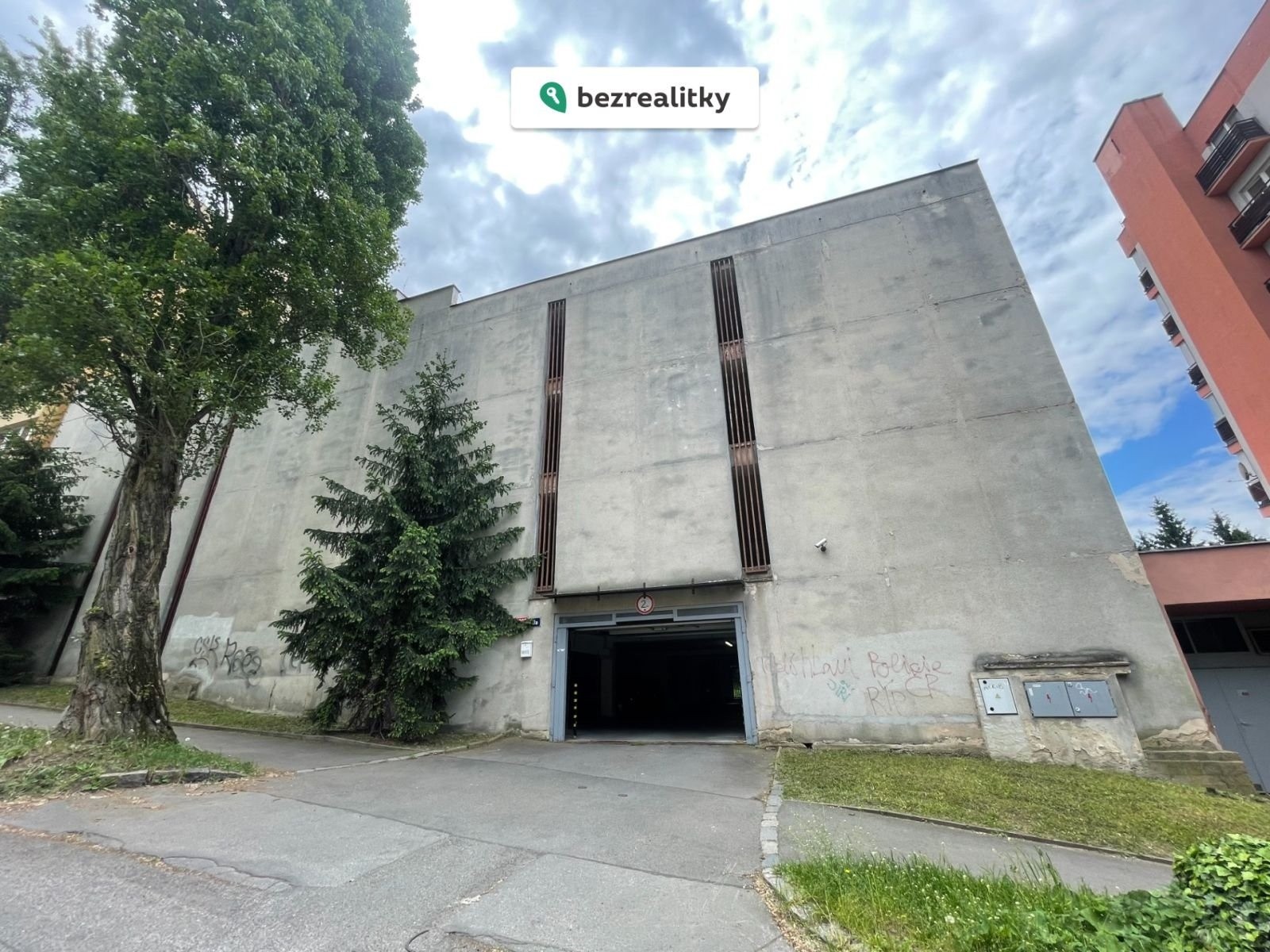 Garáž · 12 m² · Pod Klaudiánkou 1205, Praha Podolí - 4