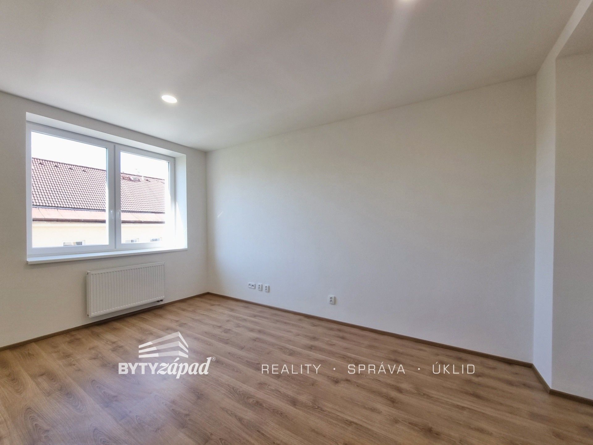 Pronájem byt 1+kk - Zikmunda Wintra 2463, Plzeň Jižní Předměstí, 31 m² - 5