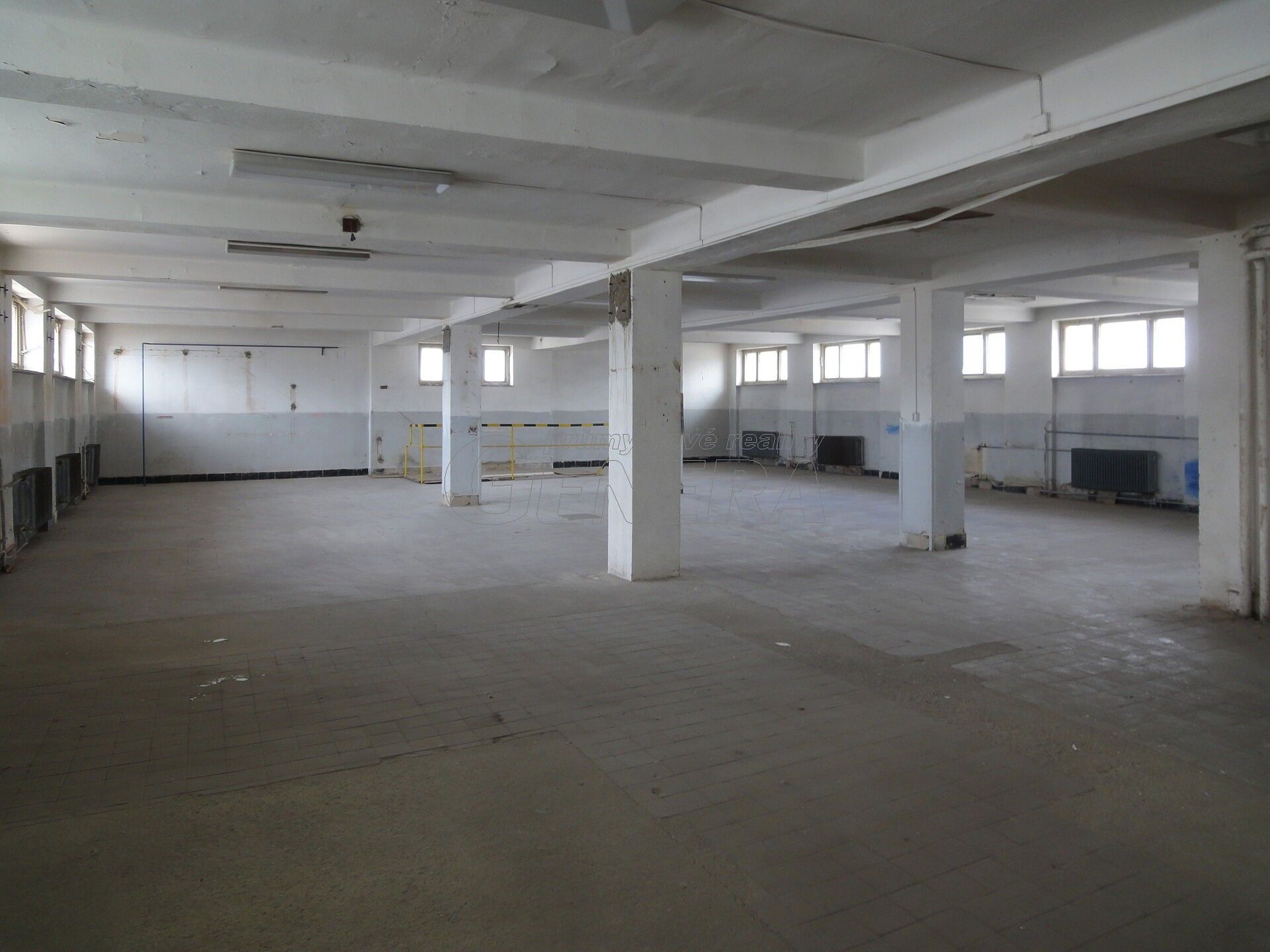 Sklady, U Tonasa , Ústí nad Labem, 2 200 m² - 2