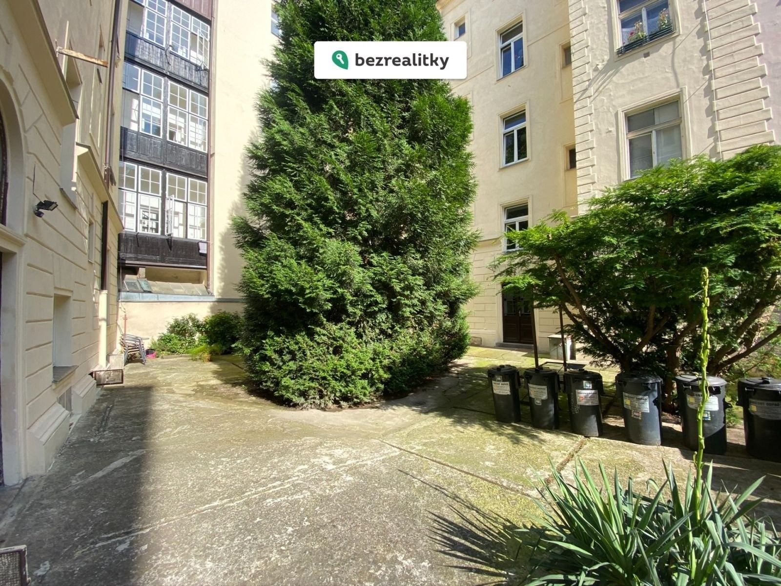 Prodej byt 2+1 - Všehrdova, Praha, 56 m²