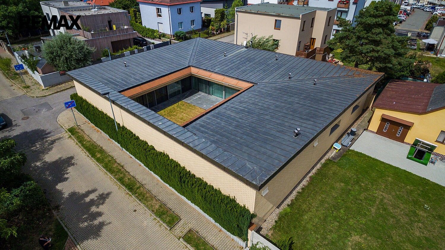 Rodinný dům · 365 m² · Praha - Kyje, okres Praha 14, Hlavní město Praha - 3
