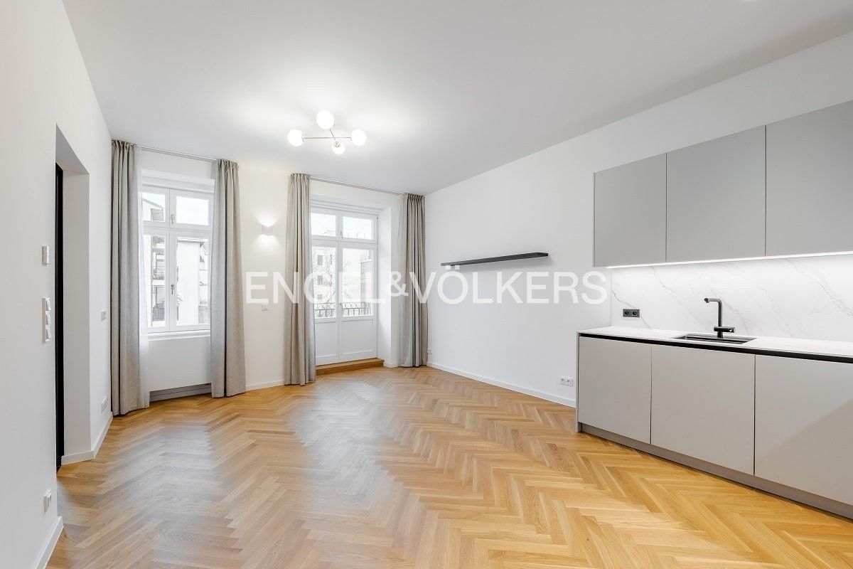 3+kk, Varšavská, Praha, 76 m²